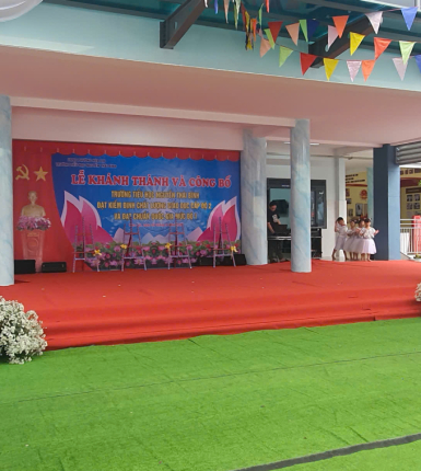 THIẾT KẾ SÂN KHẤU CƯỚI 